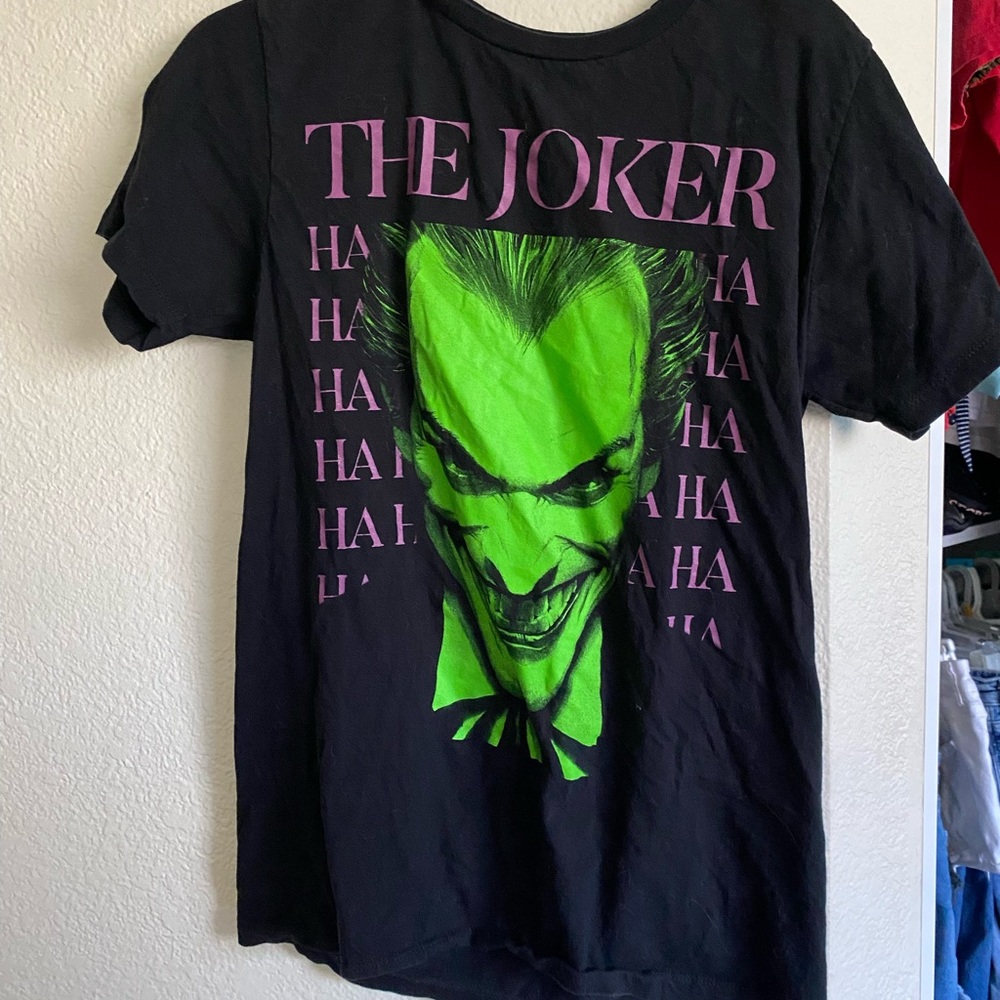 thrifted joker tee in good condition